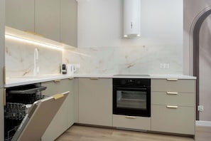 Fridge, microwave, oven, stovetop