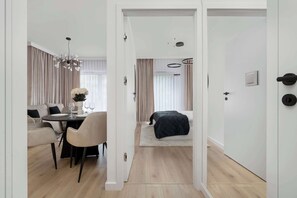 1 slaapkamer, een strijkplank/strijkijzer, reisbedje, wifi