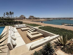 Terrace/patio - Gouna’ best villa, a 4.5-bedroom villa with private pool, lagoon and sea view (Gouna, Hurghda)