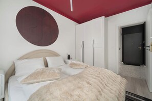 1 bedroom, iron/ironing board, travel crib, WiFi