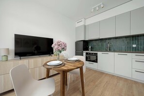 Microonde, forno, piano cottura, lavastoviglie