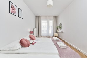 2 bedrooms, iron/ironing board, WiFi, bed sheets