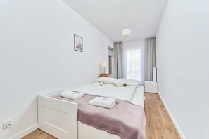 2 bedrooms, iron/ironing board, WiFi, bed sheets