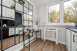 Fridge, microwave, stovetop, dishwasher