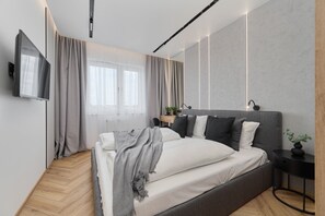 1 habitación, escritorio, tabla de planchar con plancha y wifi