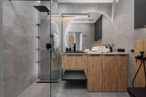 Stylish Apartment with Balcony | Parking and Air Conditioning