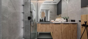 Stylish Apartment with Balcony | Parking and Air Conditioning