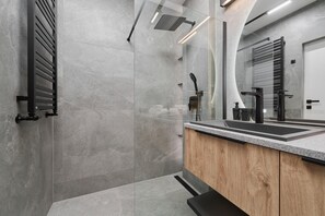 Shower, hair dryer, towels, shampoo