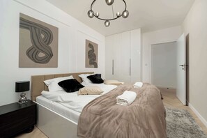 2 soveværelser, skrivebord, strygejern/strygebræt, weekendseng