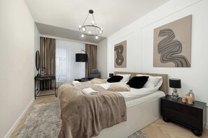 2 chambres, bureau, fer et planche à repasser, lit parapluie