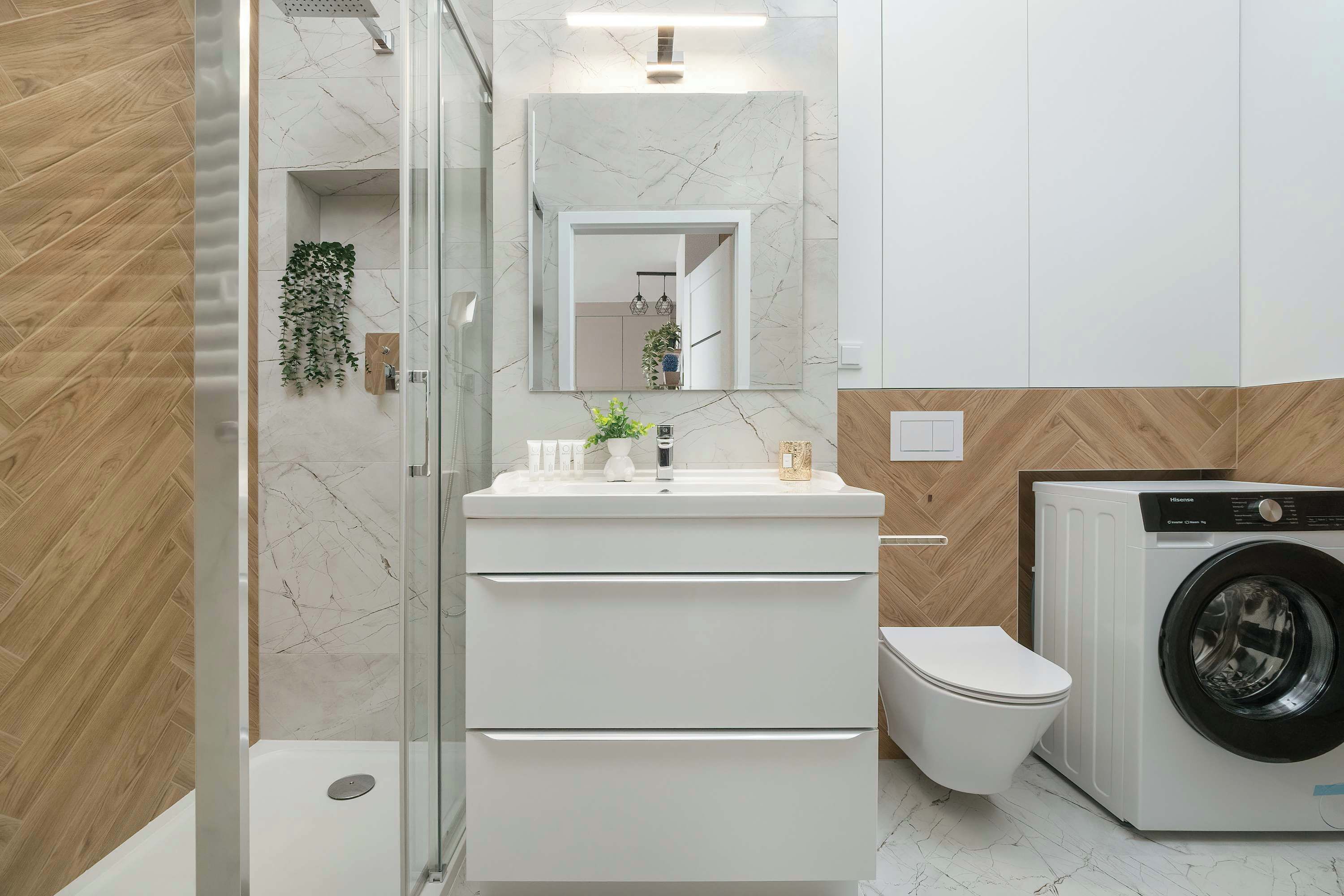Shower, hair dryer, towels, shampoo