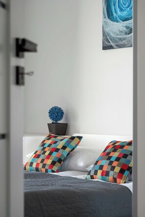 1 bedroom, desk, iron/ironing board, WiFi