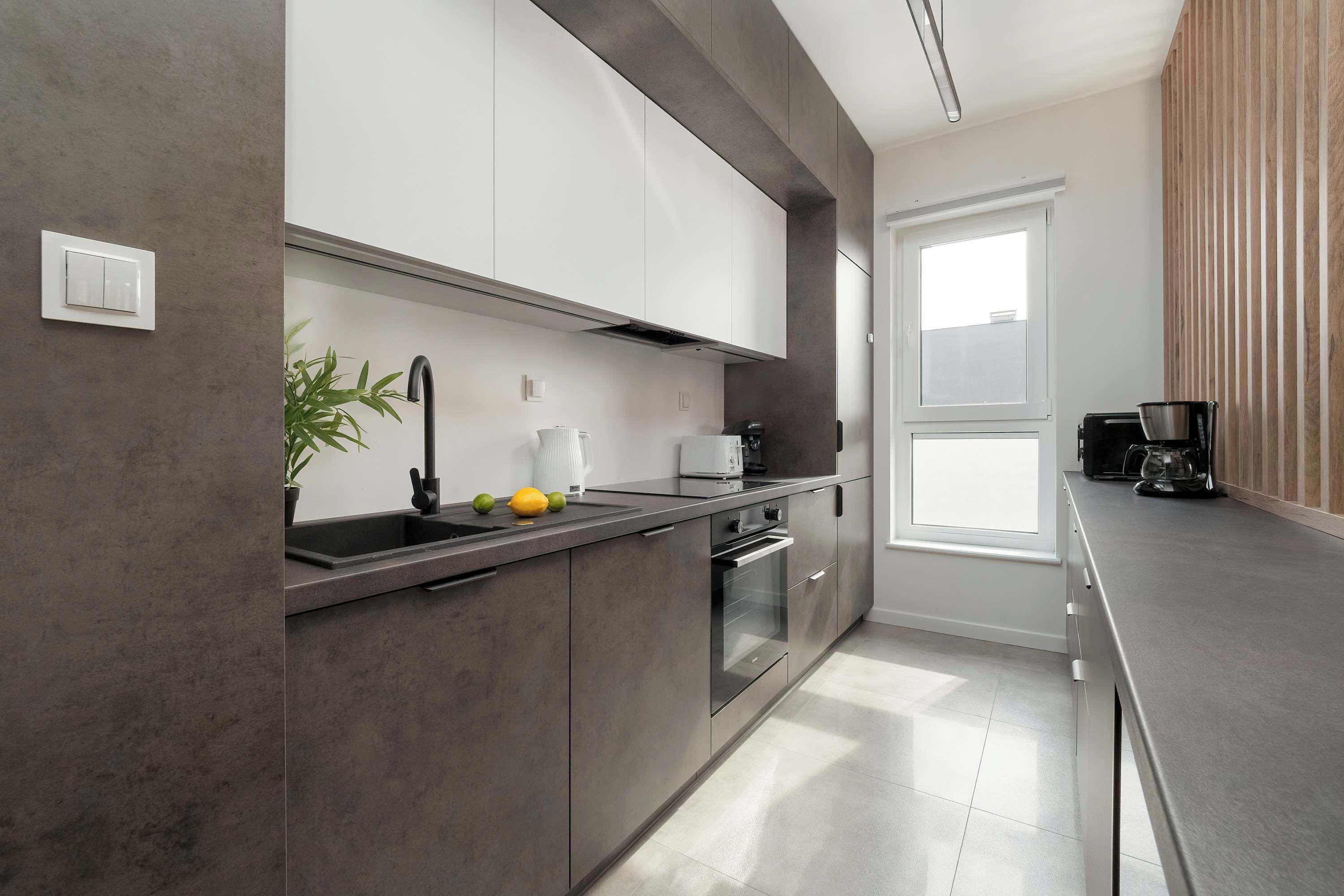 Kylskåp, mikrovågsugn, ugn och spishäll