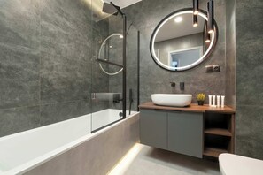 Shower, hair dryer, towels, shampoo