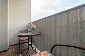 Outdoor dining - Kilinskiego 121 | Bright Apartment | Parking (Łódź)