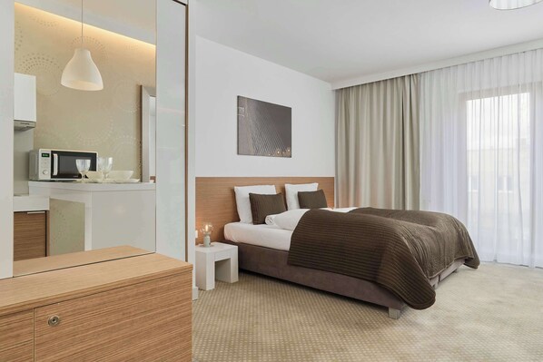 Iron/ironing board, WiFi, bed sheets