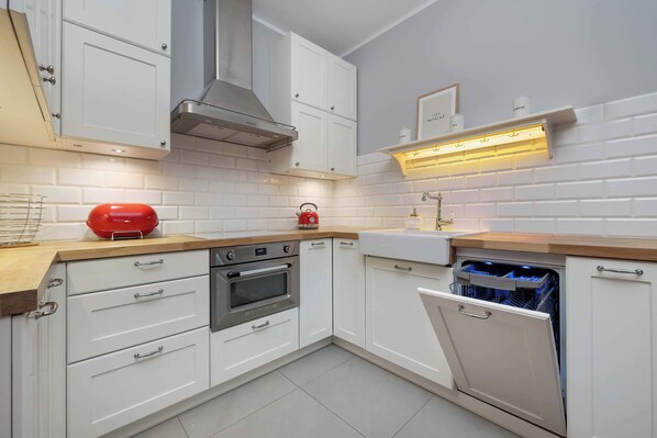 Fridge, microwave, oven, stovetop