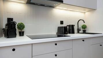 Frigorífic, microones, forn i placa de cuina