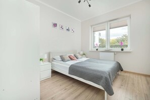 Iron/ironing board, travel crib, WiFi, bed sheets
