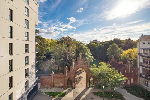 Stylish Apartment with Balcony | Parking | Close to the Center