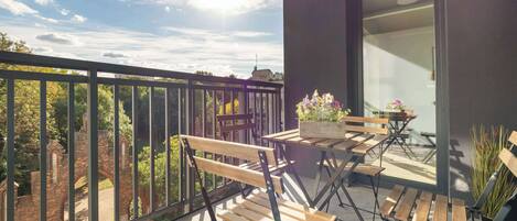 تناول الطعام بالخارج