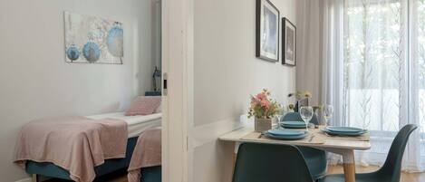 Desk, iron/ironing board, WiFi, bed sheets
