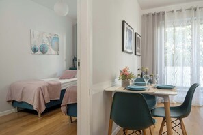 1 bedroom, desk, iron/ironing board, WiFi