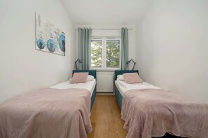 1 habitación, escritorio, tabla de planchar con plancha y wifi 
