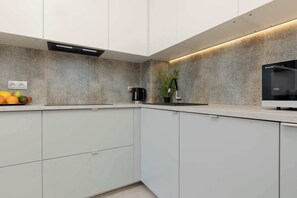 Fridge, microwave, oven, stovetop
