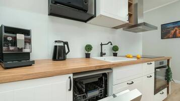 Frigorífic, microones, forn i placa de cuina