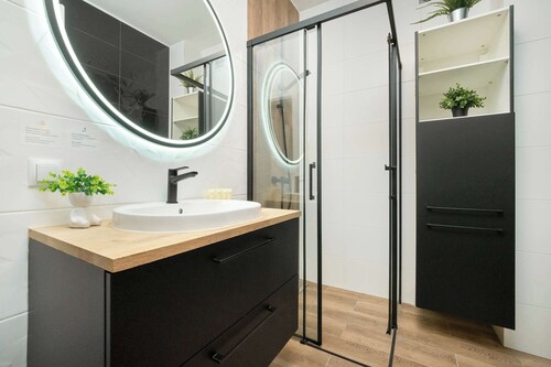 Stilvolle Zwei-Zimmer-Wohnung | Balkon und Parkplatz