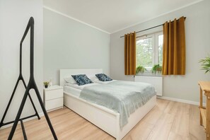 2 bedrooms, iron/ironing board, WiFi, bed sheets