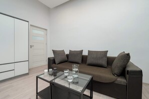 TV, offices - Nowomiejska 10 | Cozy Studio | Near Plac Wolności (Łódź)