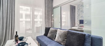 Modern Apartment with Balcony | Parking in Garage