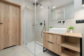 Douche, serviettes fournies