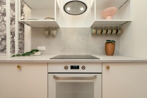 Réfrigérateur, four, plaque de cuisson, lave-vaisselle