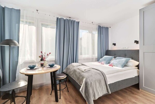 Iron/ironing board, travel cot, WiFi, bed sheets