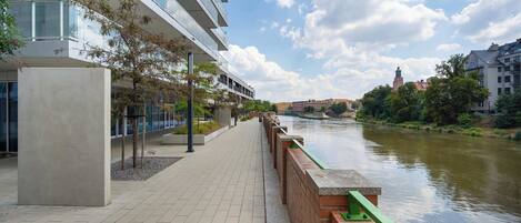 المنطقة المحيطة بالمنشأة