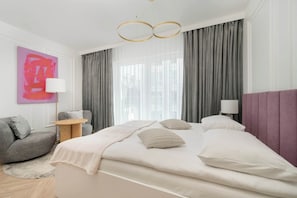 2 chambres, bureau, fer et planche à repasser, lit parapluie