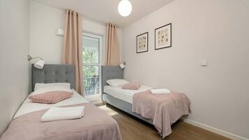 Iron/ironing board, WiFi, bed sheets, wheelchair access