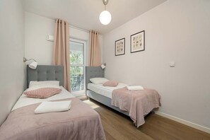 Iron/ironing board, WiFi, bed sheets, wheelchair access