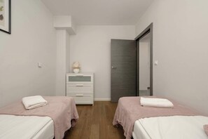 1 habitación, insonorización, tabla de planchar con plancha y wifi 