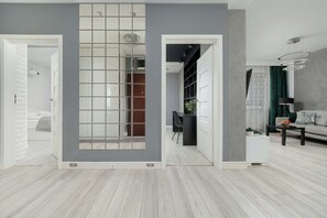 2 bedrooms, desk, iron/ironing board, WiFi