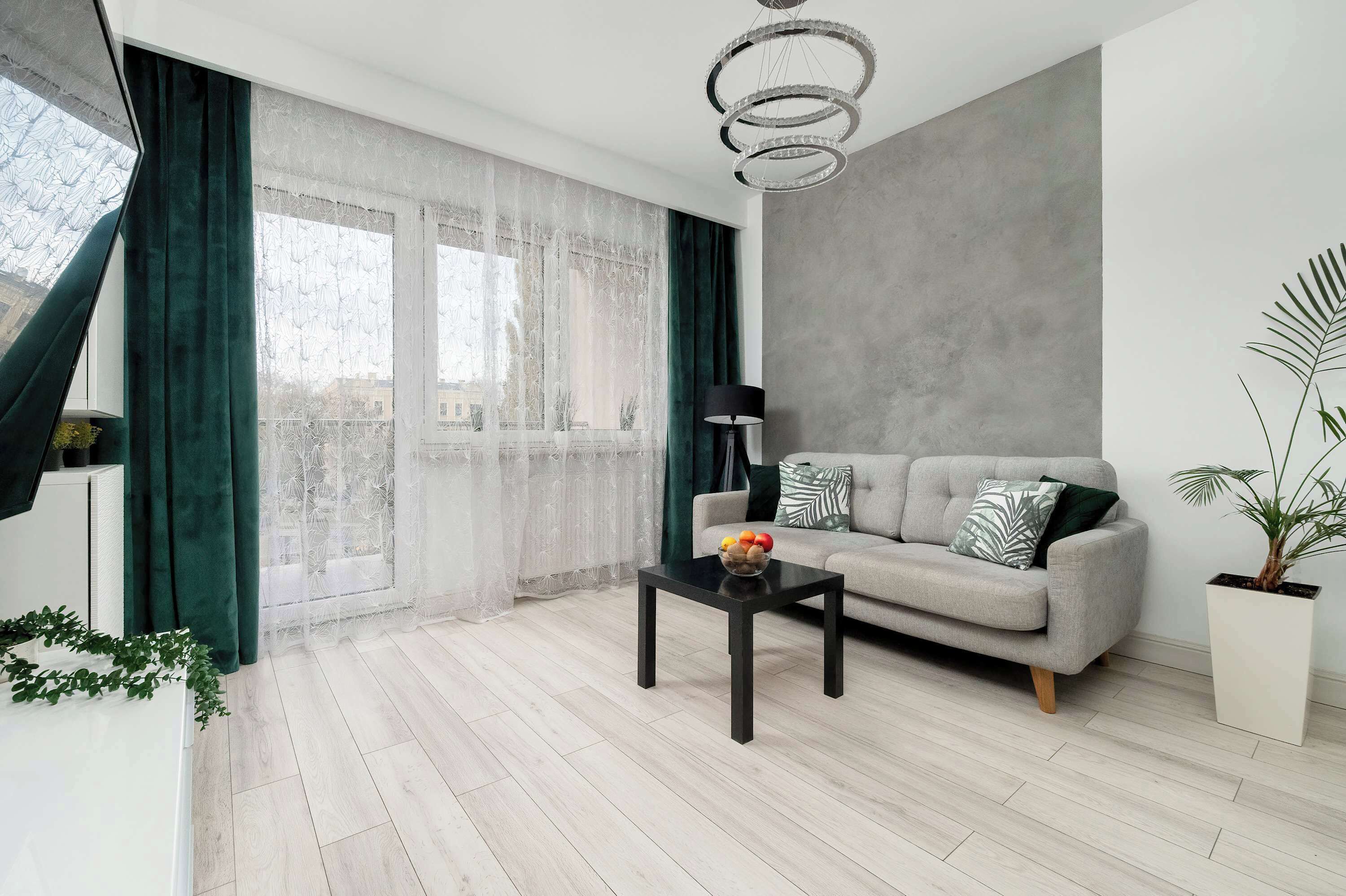 Una televisión, una oficina