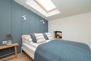 1 soveværelse, skrivebord, strygejern/strygebræt, weekendseng