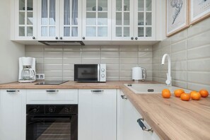 Fridge, microwave, oven, stovetop - Pomorska 10 | Cozy Apartment | Air conditioning (Łódź)