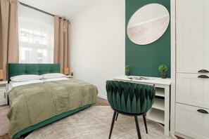 2 habitaciones, escritorio, tabla de planchar con plancha y wifi