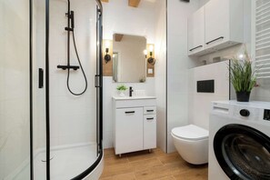 Shower, hair dryer, towels, shampoo