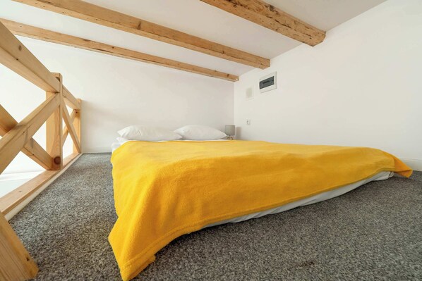 Bügeleisen/Bügelbrett, Reisekinderbett, WLAN, Bettwäsche