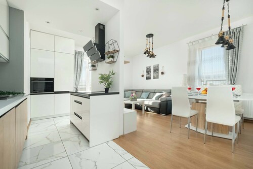 Spacious Apartment | Three Bedrooms | Smart TV